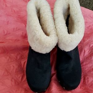 Uggs-Size 9 Womans Very Well Maintained